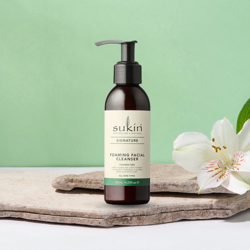 Sukin Australian Natural Foaming Facial Cleanser Pump, Gentle Gel Cleanser with Green Tea, Aloe Vera & Chamomile to Purify, Soothe & Tighten Skin, 4.23 Fl Oz